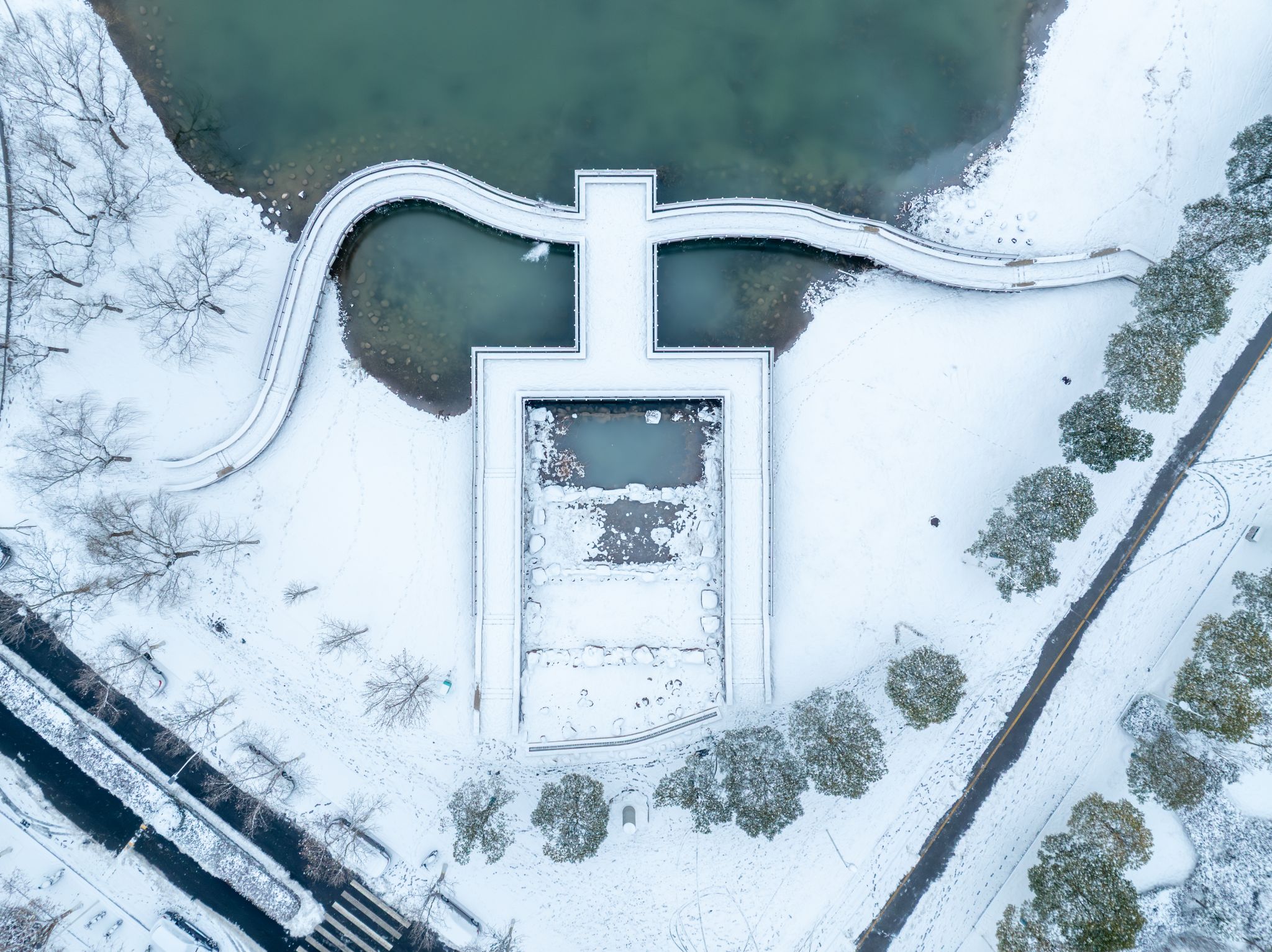 初冬逢雪